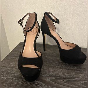 Women’s size 6.5 JLO stilettos
